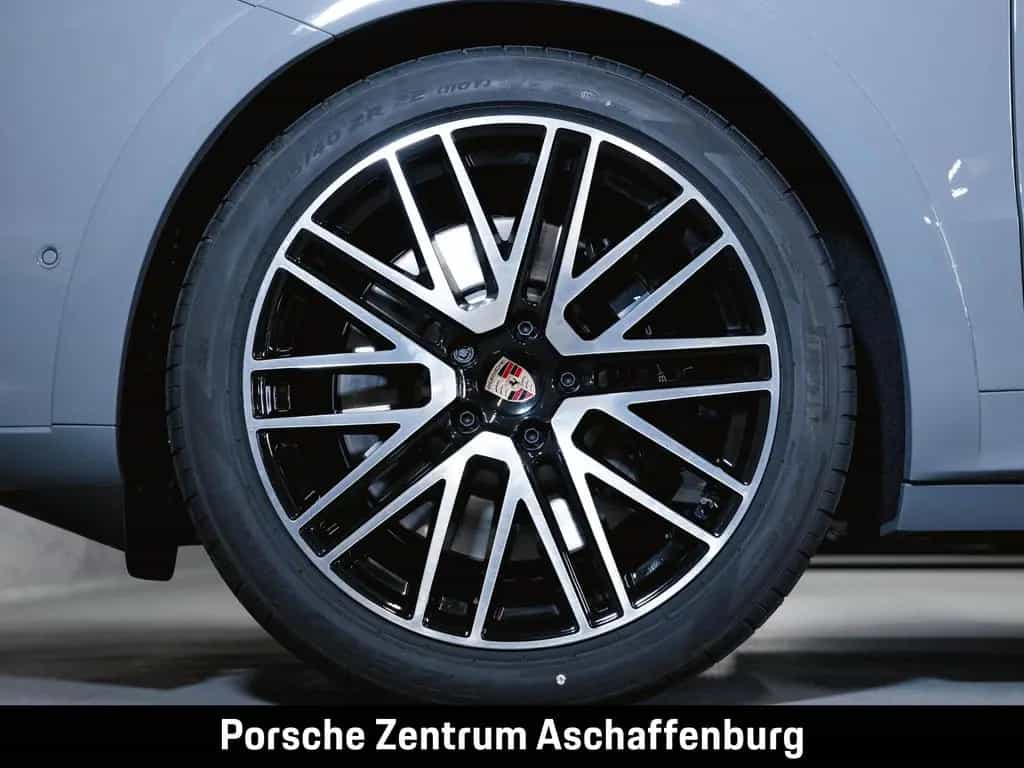 Porsche Cayenne GTS Coupé Sport Design Paket null-photo-9