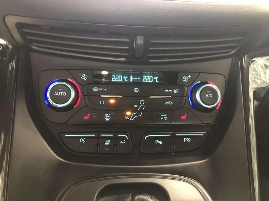 Ford Kuga ST-Line 1.5 EcoBoost / Pano-Dach/Kamera/19" 05/2019-photo-23