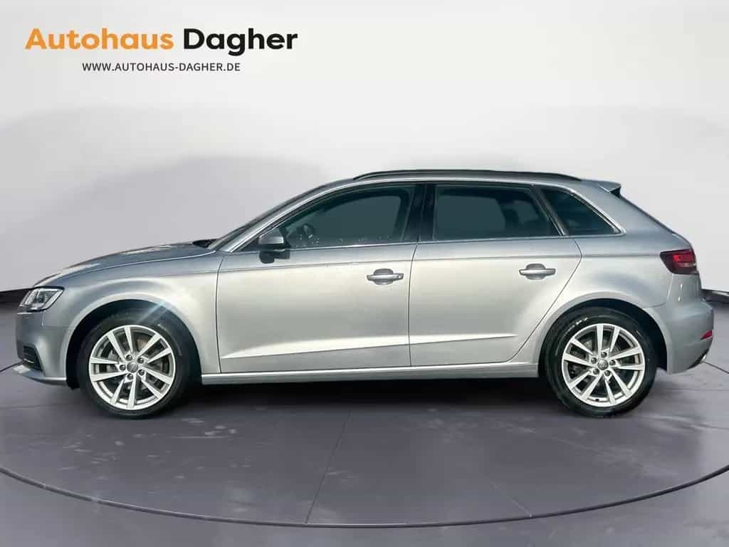 Audi A3 Sportback Autom. Navi Leder Standheizung AHK 07/2020-photo-2
