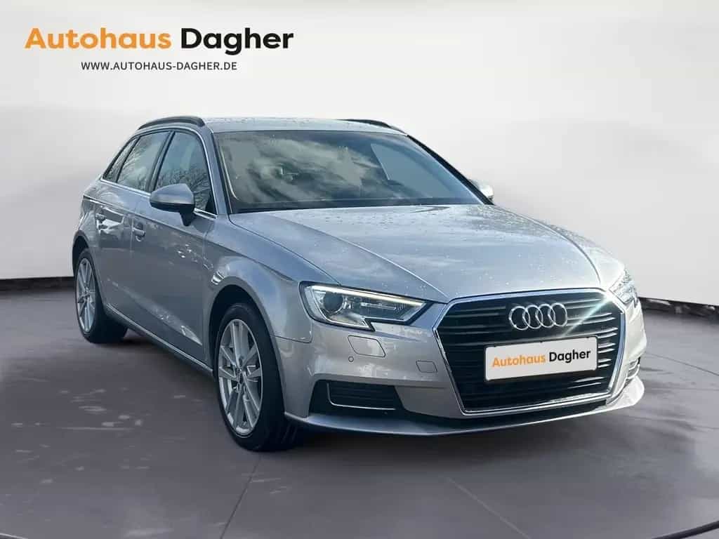 Audi A3 Sportback Autom. Navi Leder Standheizung AHK 07/2020-photo-6