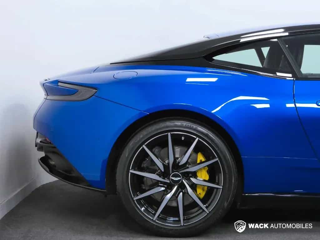 Aston Martin DB11 COUPE 5.2L BI-TURBO V12 608 CV 08/2018-photo-2