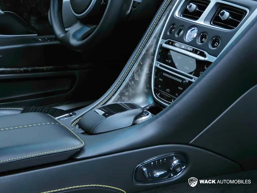Aston Martin DB11 COUPE 5.2L BI-TURBO V12 608 CV 08/2018-photo-23