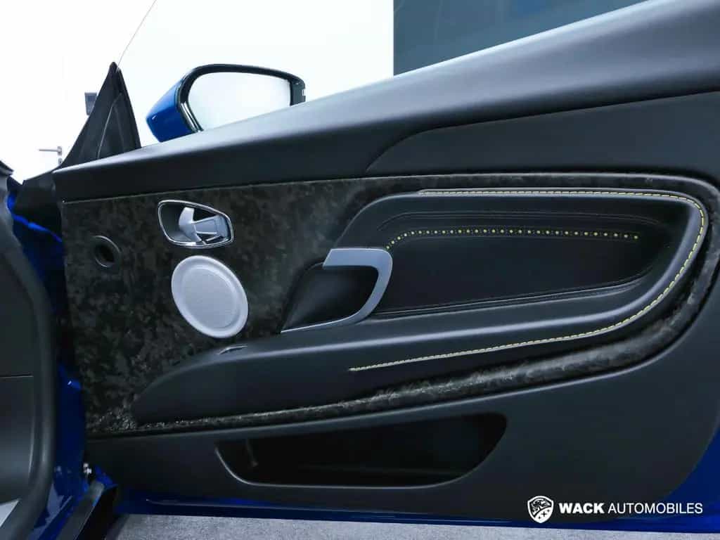 Aston Martin DB11 COUPE 5.2L BI-TURBO V12 608 CV 08/2018-photo-24