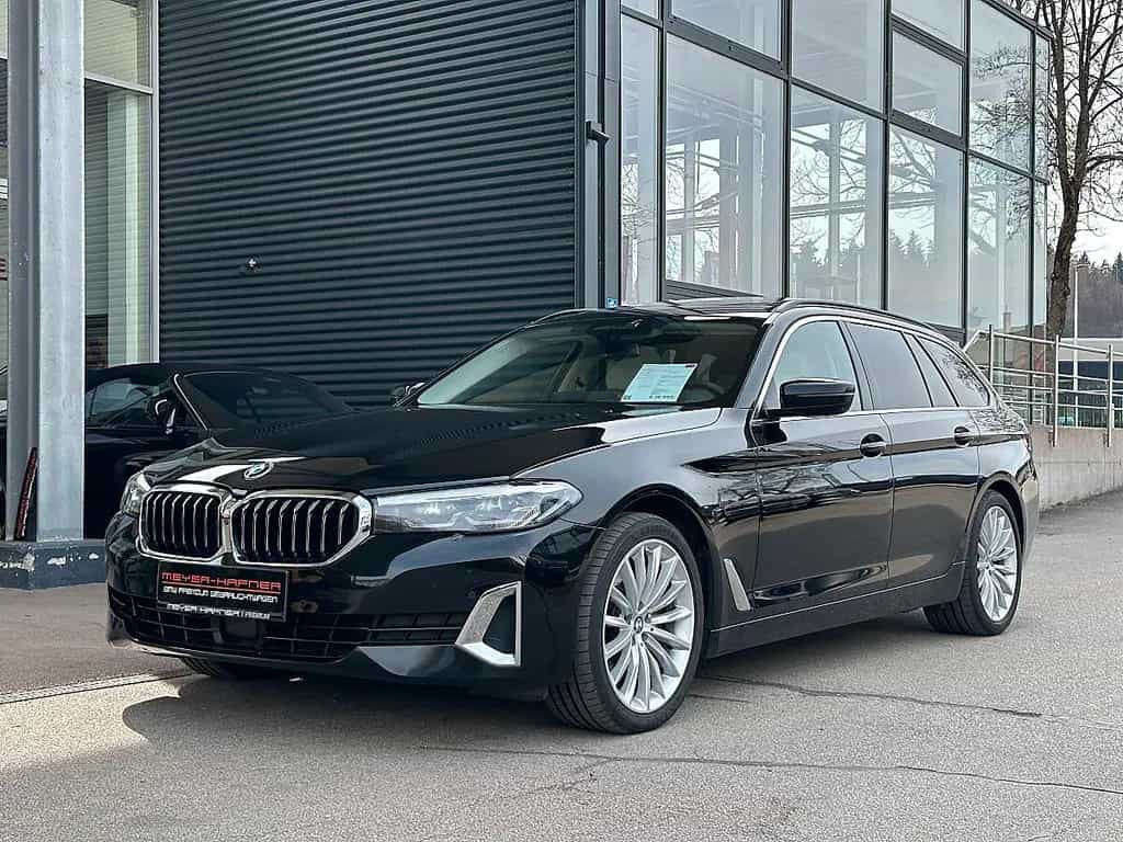 BMW 5 Series 520d Touring xDrive Luxury Line Aut. / AHK / ... 01/2023-photo-1