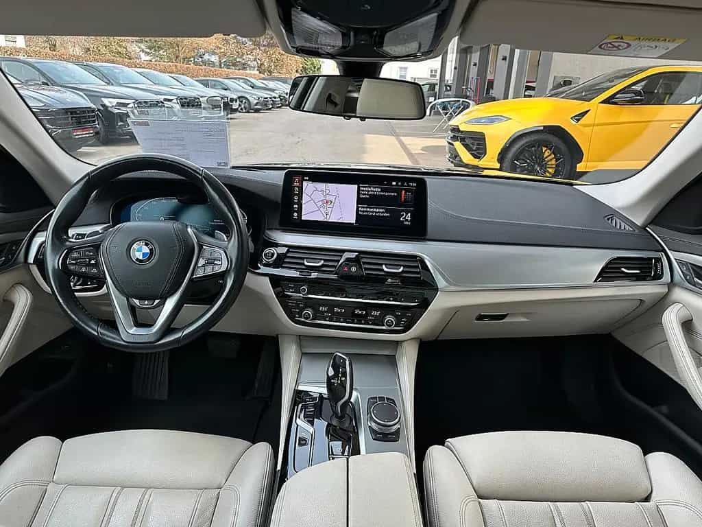 BMW 5 Series 520d Touring xDrive Luxury Line Aut. / AHK / ... 01/2023-photo-17