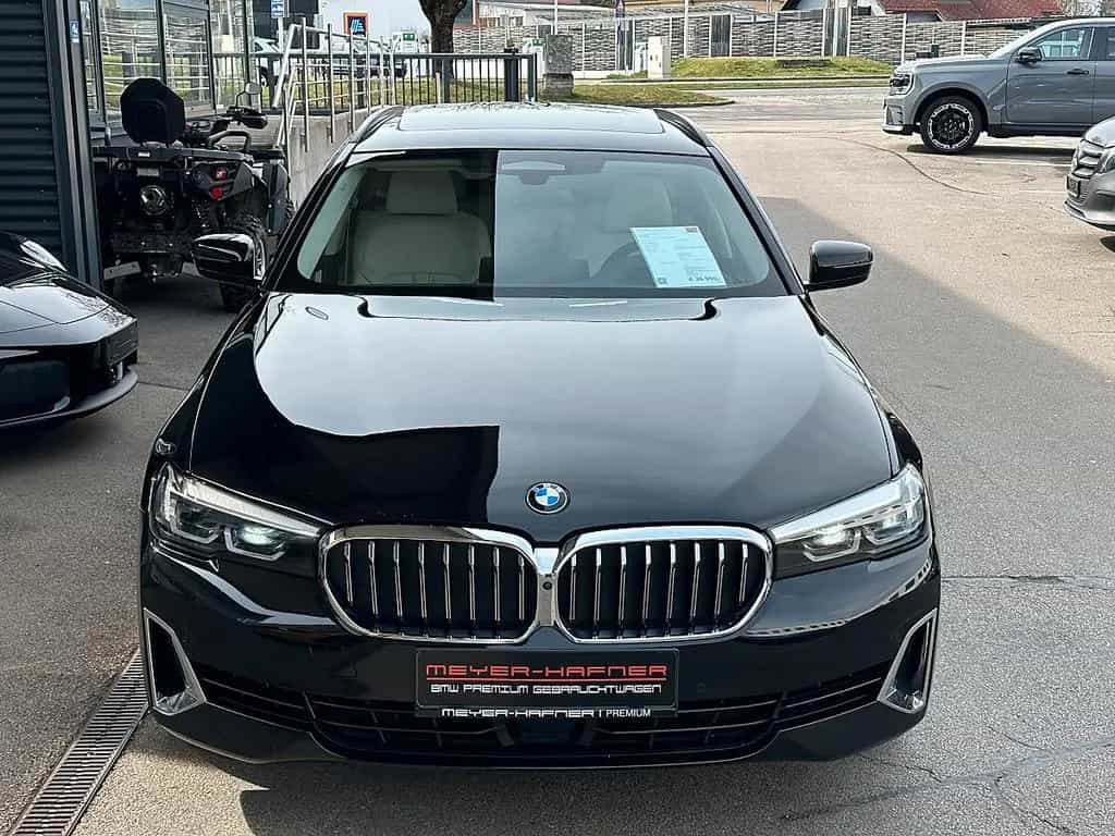BMW 5 Series 520d Touring xDrive Luxury Line Aut. / AHK / ... 01/2023-photo-2