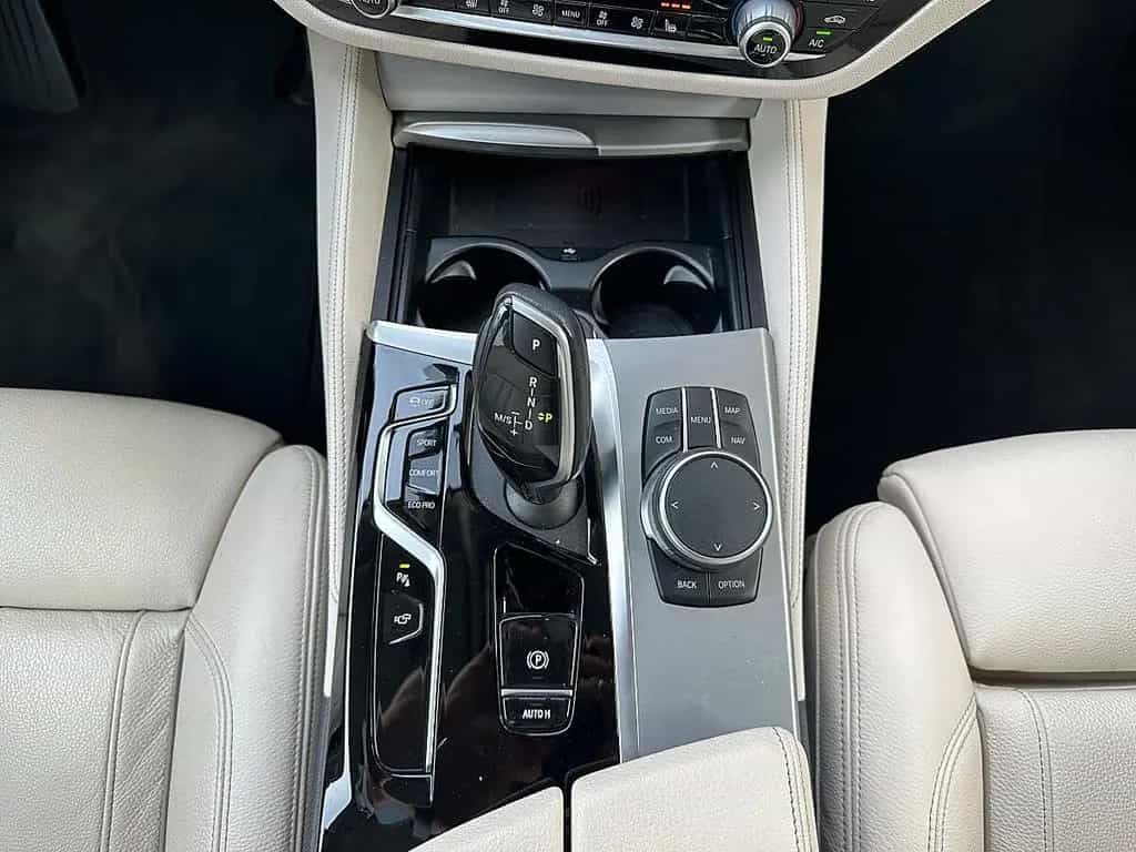 BMW 5 Series 520d Touring xDrive Luxury Line Aut. / AHK / ... 01/2023-photo-25