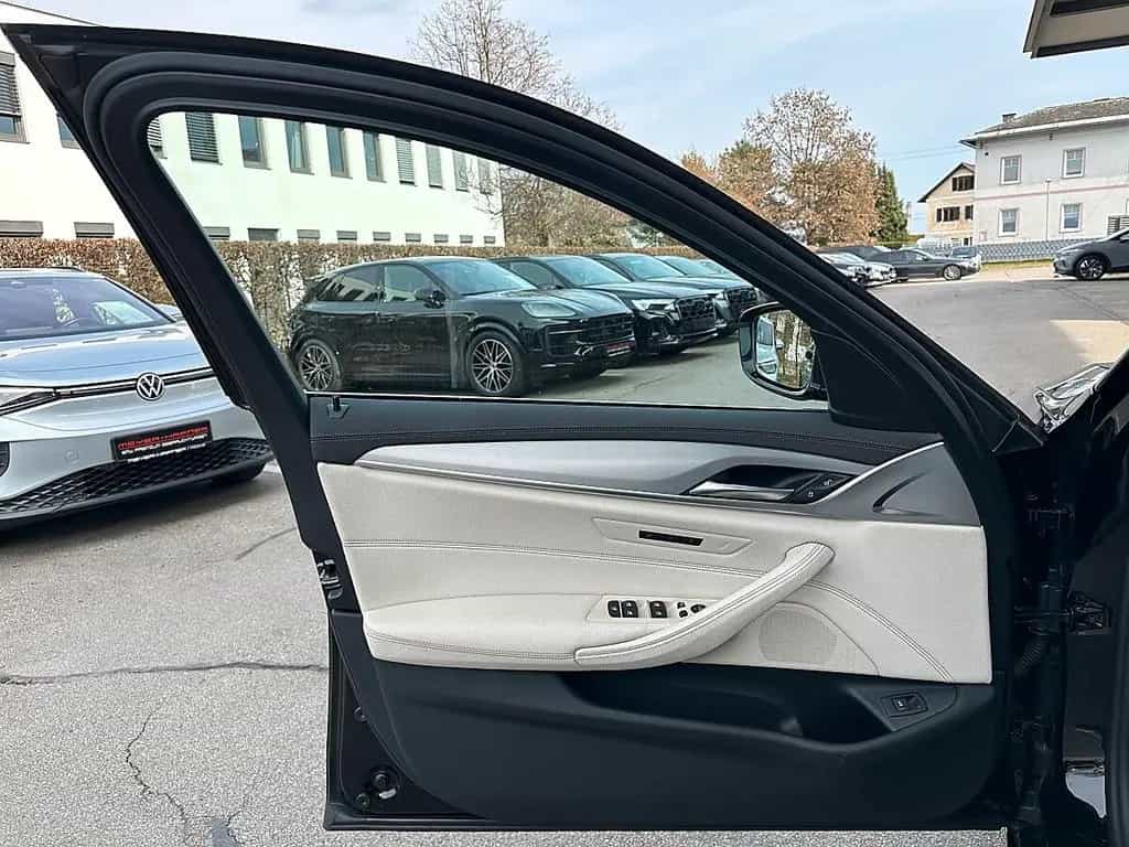 BMW 5 Series 520d Touring xDrive Luxury Line Aut. / AHK / ... 01/2023-photo-27