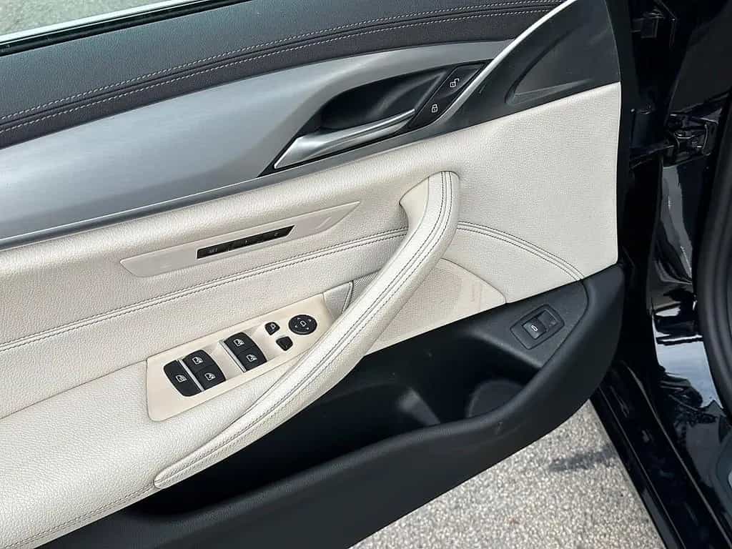 BMW 5 Series 520d Touring xDrive Luxury Line Aut. / AHK / ... 01/2023-photo-28