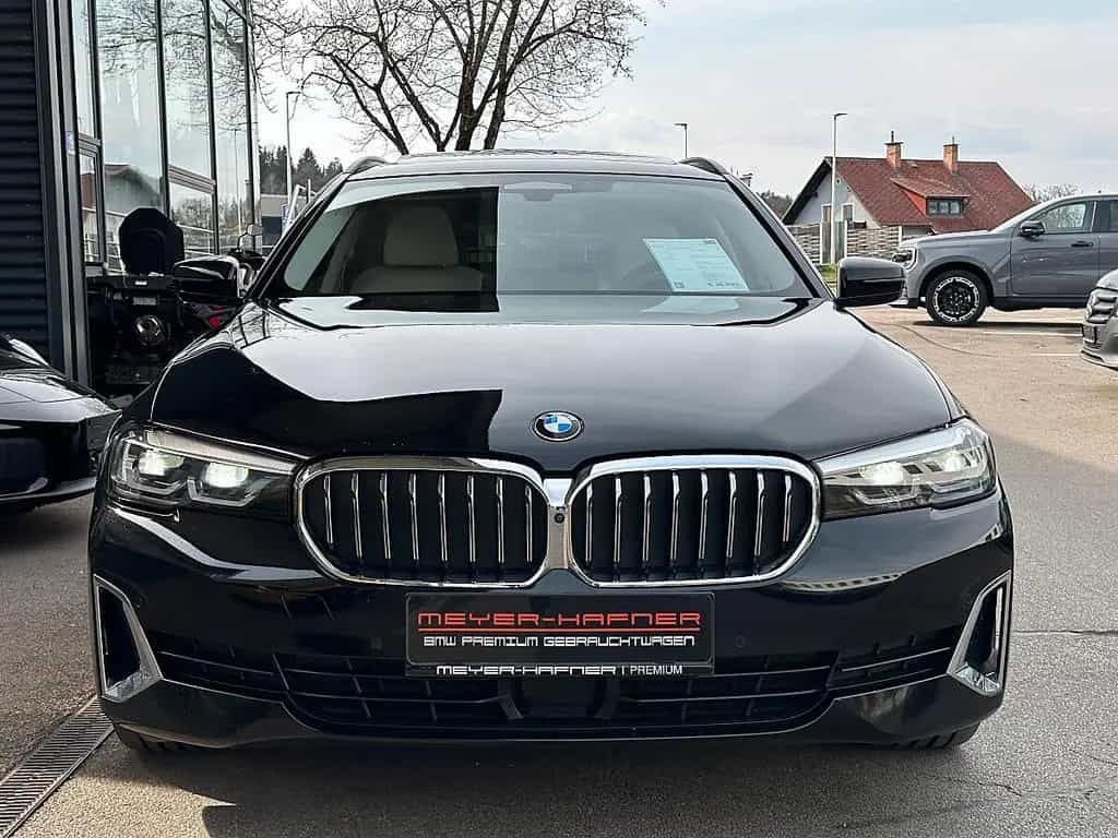 BMW 5 Series 520d Touring xDrive Luxury Line Aut. / AHK / ... 01/2023-photo-3