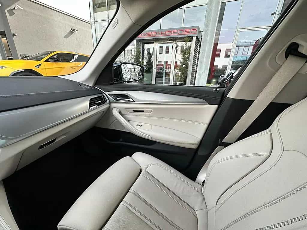 BMW 5 Series 520d Touring xDrive Luxury Line Aut. / AHK / ... 01/2023-photo-35