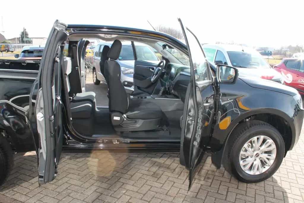 Isuzu D-Max Space Cab 4WD LS null-photo-16