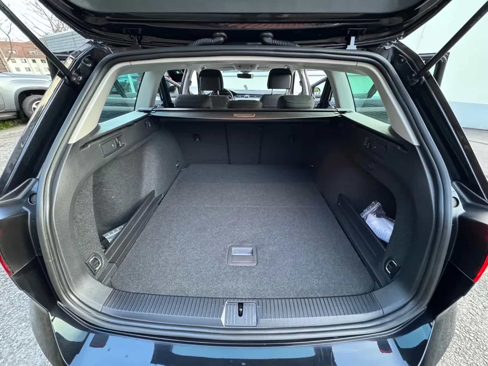 Volkswagen Passat Variant 07/2022-photo-19