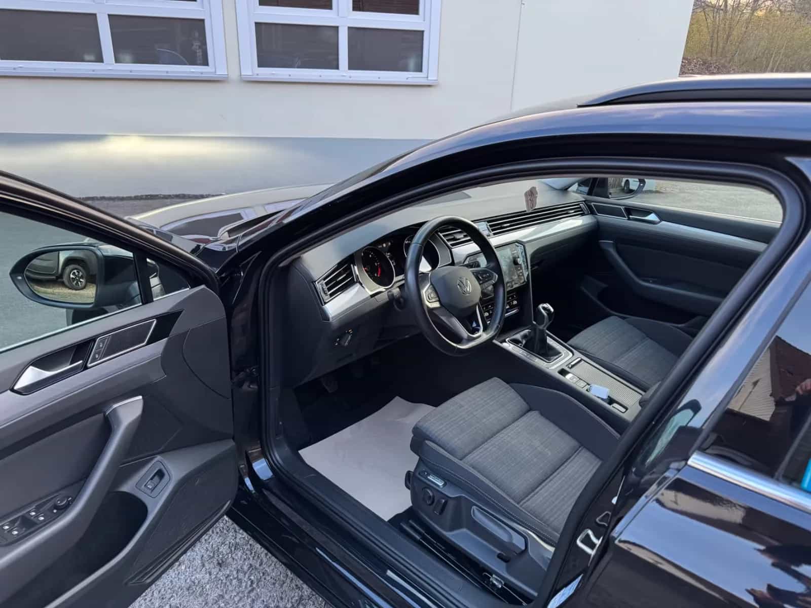 Volkswagen Passat Variant 07/2022-photo-8