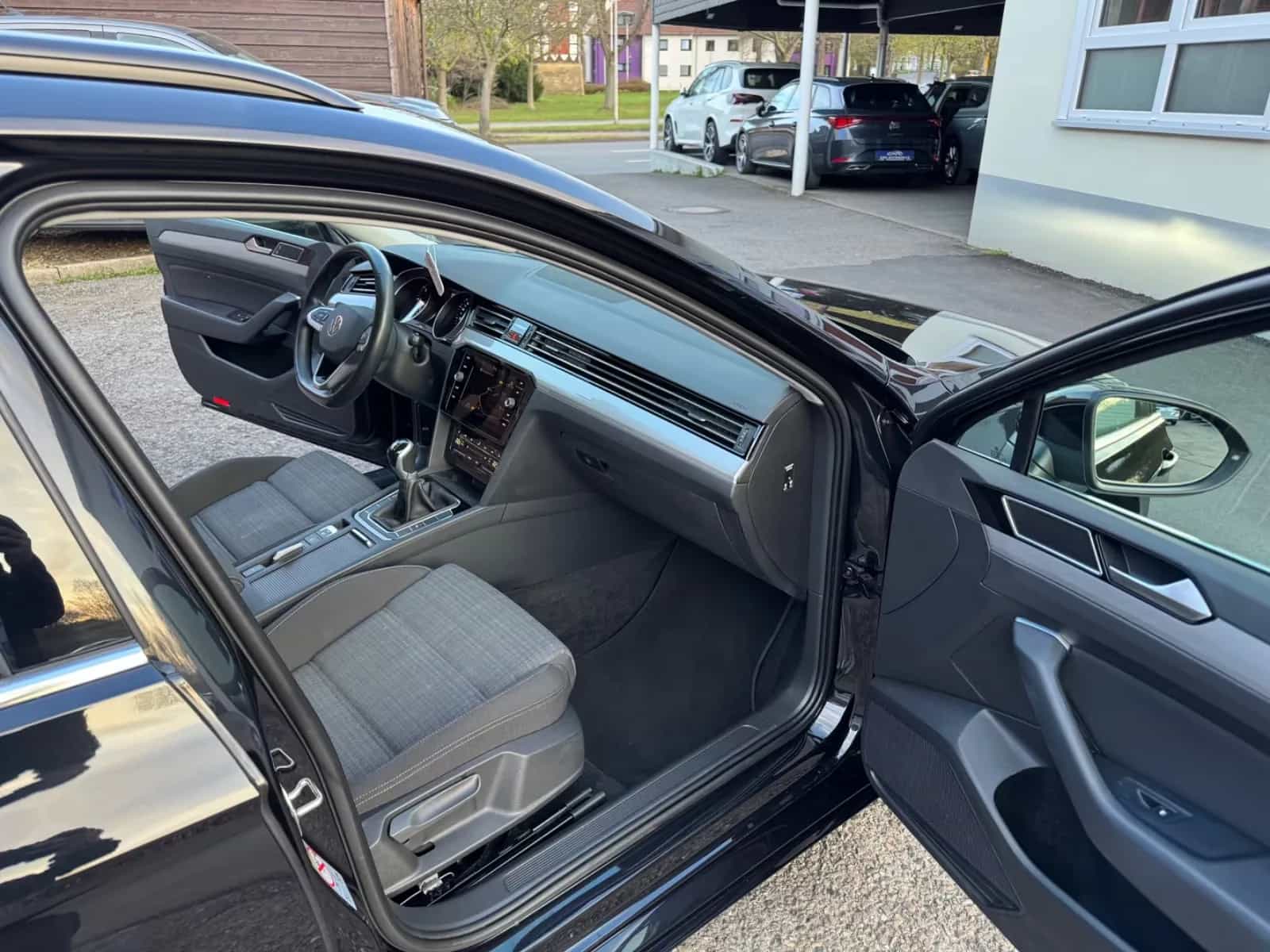 Volkswagen Passat Variant 07/2022-photo-12