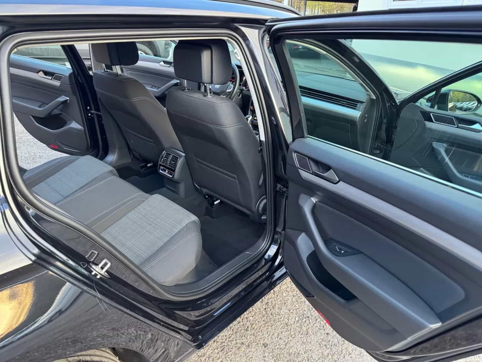 Volkswagen Passat Variant 07/2022-photo-17