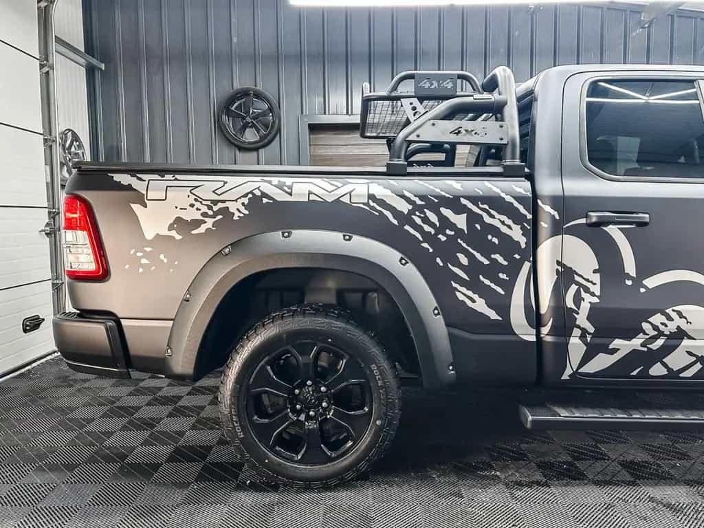 Dodge RAM BIG HORN 6.4 Box 4x4 5.7L Matt Black 12/2020-photo-17