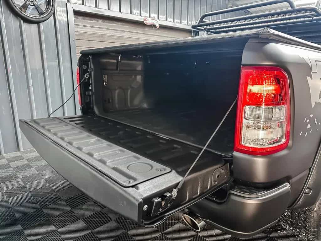 Dodge RAM BIG HORN 6.4 Box 4x4 5.7L Matt Black 12/2020-photo-18