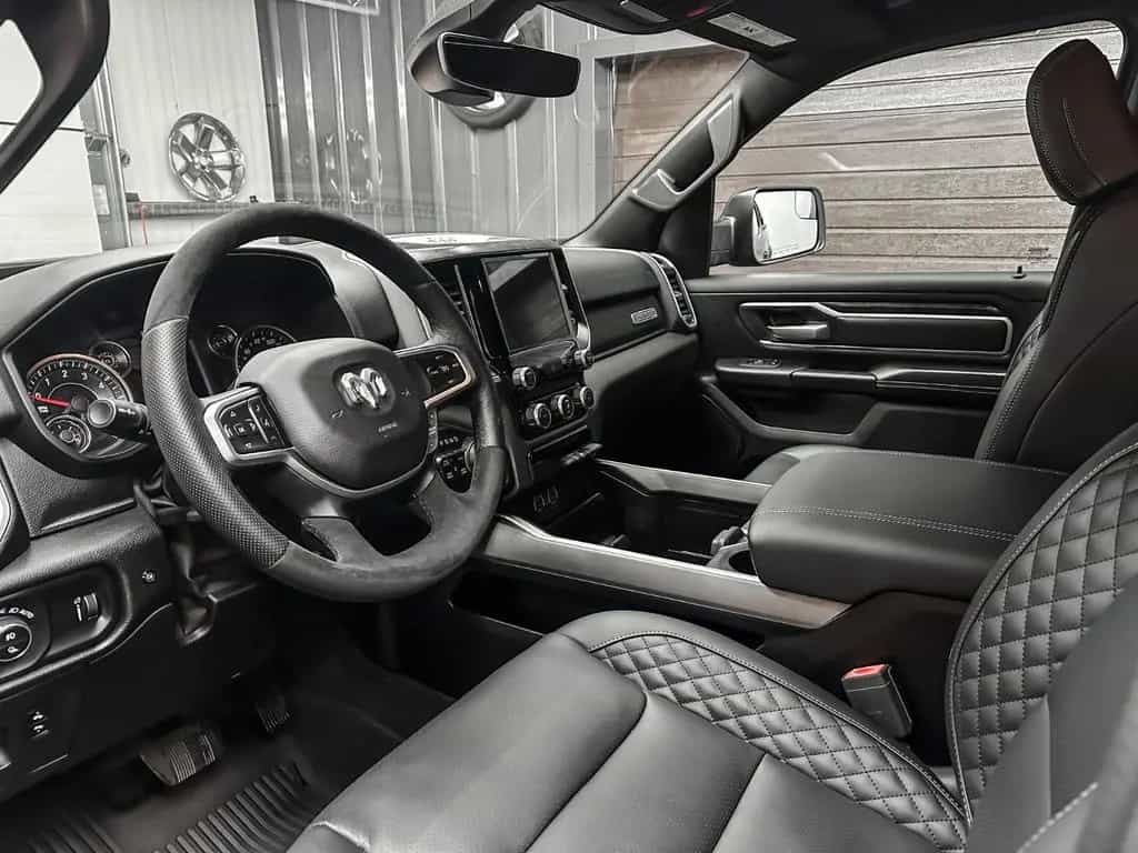 Dodge RAM BIG HORN 6.4 Box 4x4 5.7L Matt Black 12/2020-photo-21