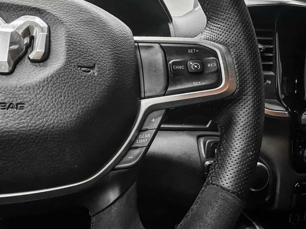 Dodge RAM BIG HORN 6.4 Box 4x4 5.7L Matt Black 12/2020-photo-30