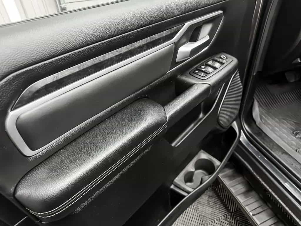 Dodge RAM BIG HORN 6.4 Box 4x4 5.7L Matt Black 12/2020-photo-31