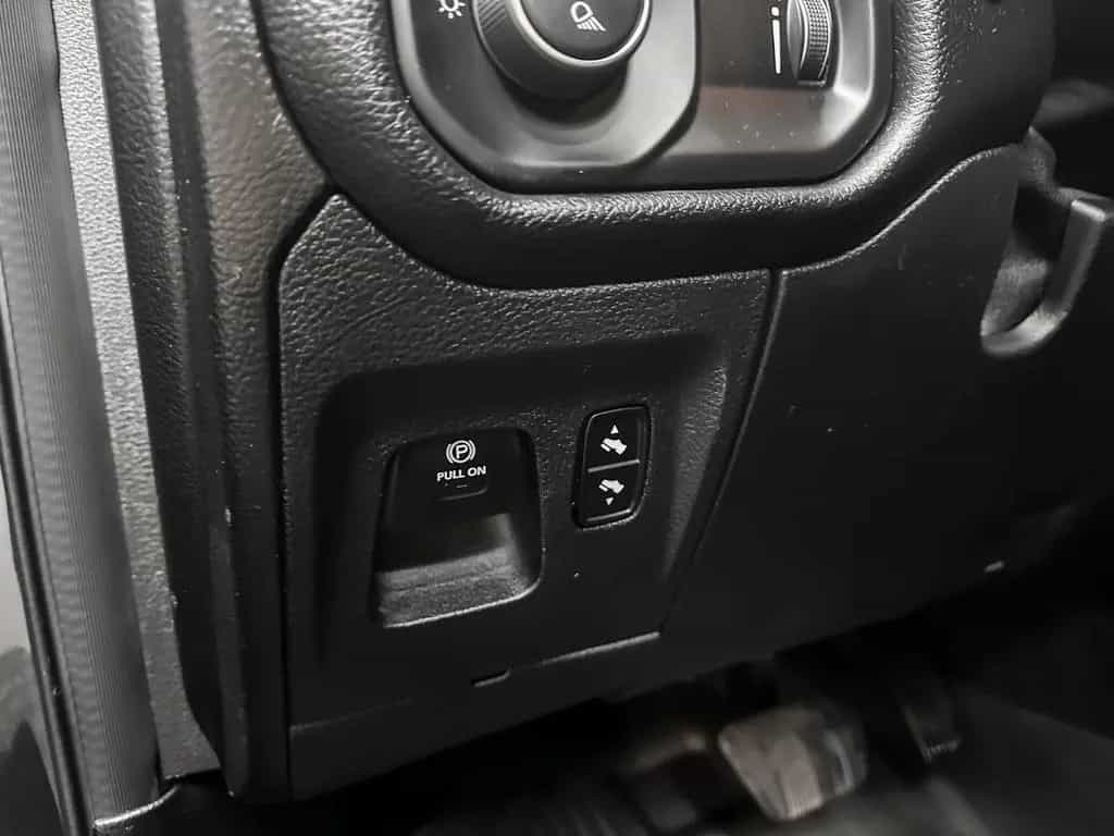 Dodge RAM BIG HORN 6.4 Box 4x4 5.7L Matt Black 12/2020-photo-32