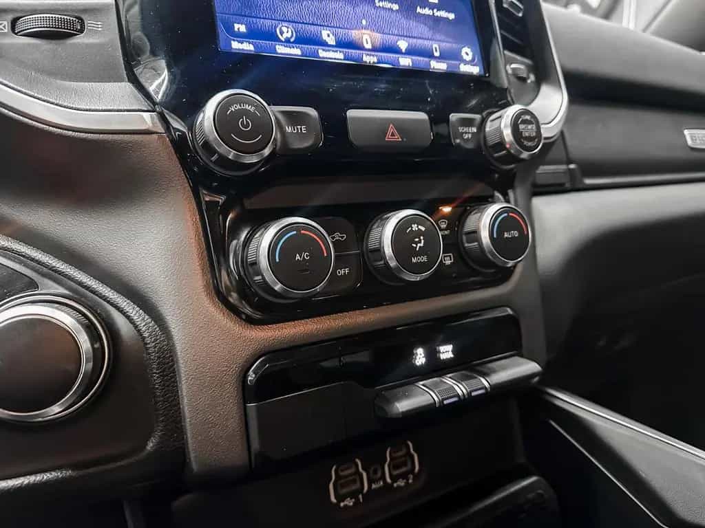 Dodge RAM BIG HORN 6.4 Box 4x4 5.7L Matt Black 12/2020-photo-35