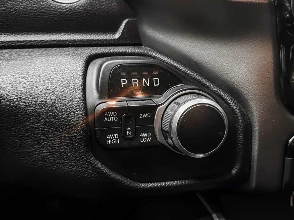 Dodge RAM BIG HORN 6.4 Box 4x4 5.7L Matt Black 12/2020-photo-39