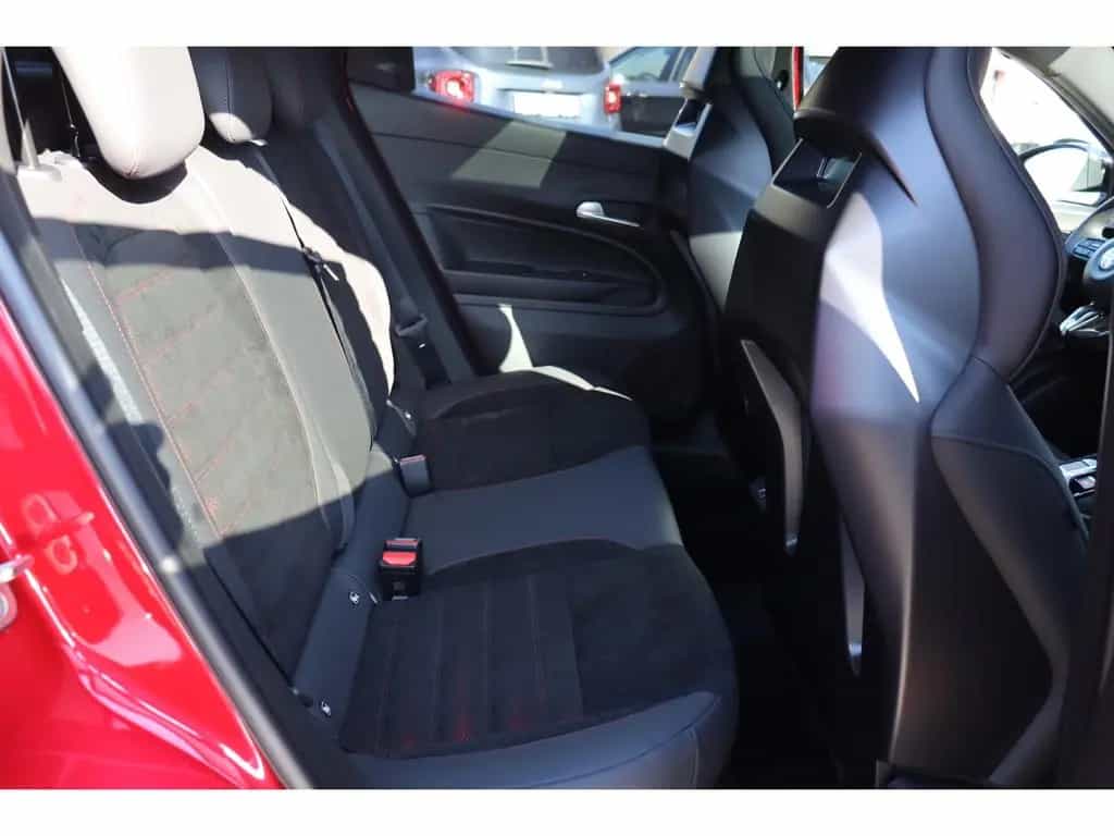 Alfa Romeo Junior IBRIDA Q4 1.2 VGT 145PS DCT6 SPORT SABELT 02/2026-photo-13
