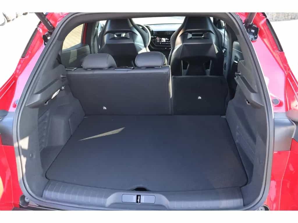 Alfa Romeo Junior IBRIDA Q4 1.2 VGT 145PS DCT6 SPORT SABELT 02/2026-photo-37