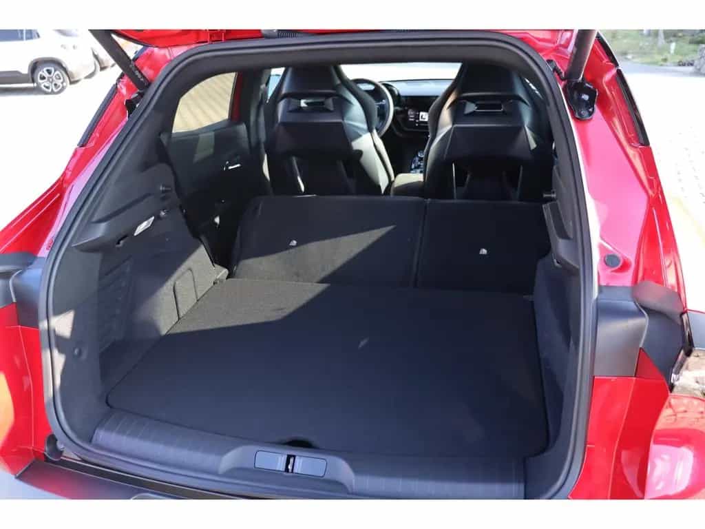 Alfa Romeo Junior IBRIDA Q4 1.2 VGT 145PS DCT6 SPORT SABELT 02/2026-photo-38