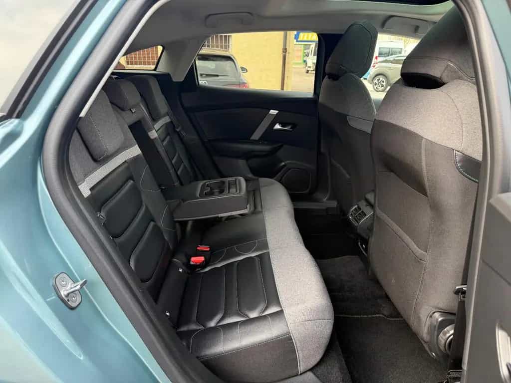 Citroën C4 1.2 PureTech Shine Automatik EAT8 LED 1.Hand 09/2023-photo-12