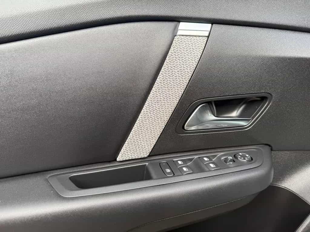 Citroën C4 1.2 PureTech Shine Automatik EAT8 LED 1.Hand 09/2023-photo-23