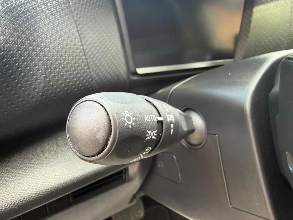 Citroën C4 1.2 PureTech Shine Automatik EAT8 LED 1.Hand 09/2023-photo-25