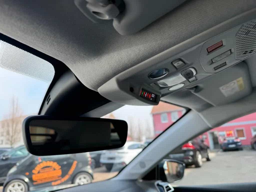 Citroën C4 1.2 PureTech Shine Automatik EAT8 LED 1.Hand 09/2023-photo-31