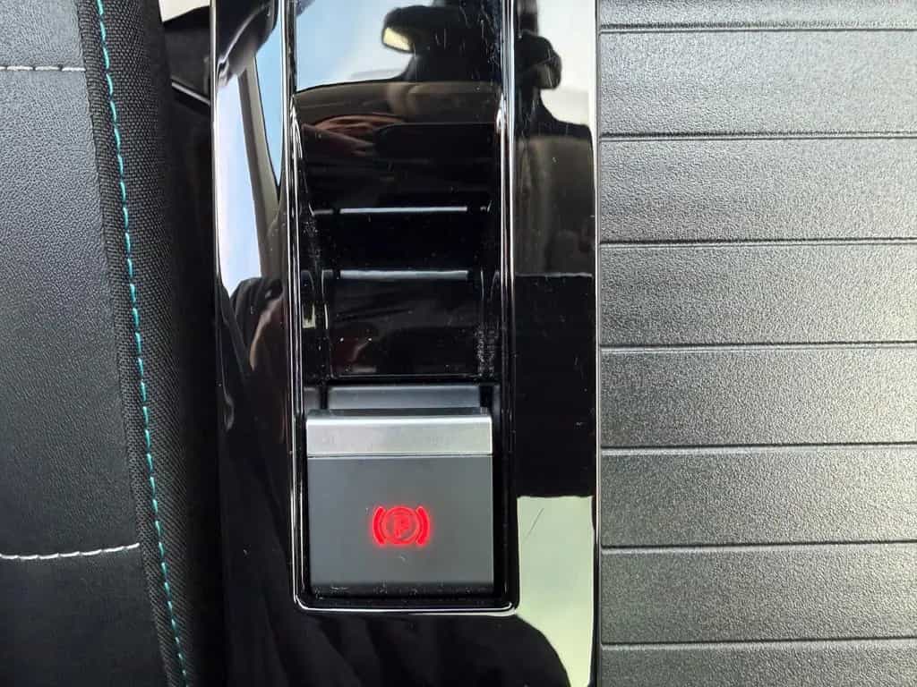 Citroën C4 1.2 PureTech Shine Automatik EAT8 LED 1.Hand 09/2023-photo-39