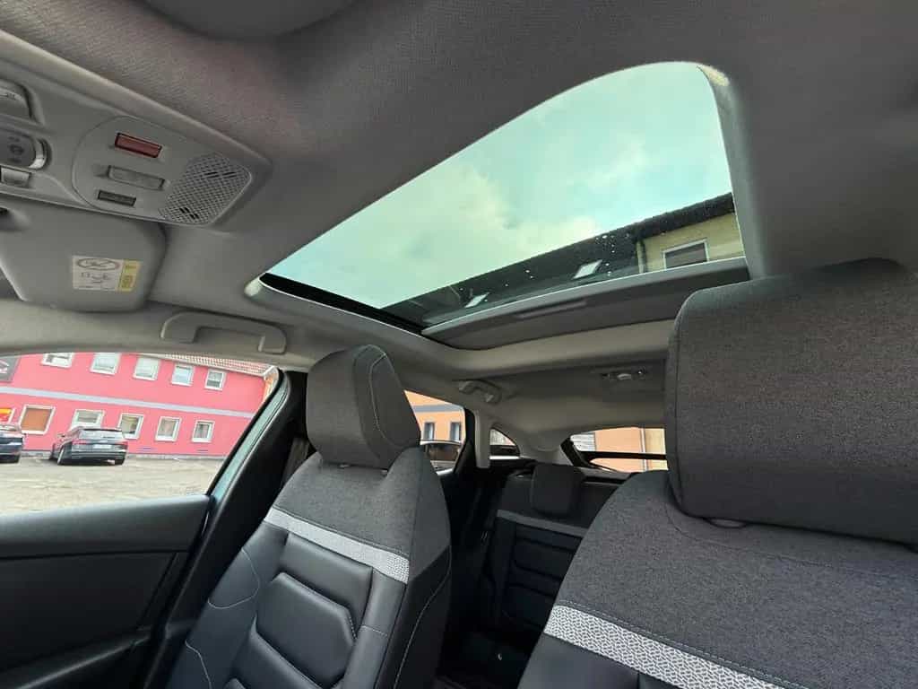 Citroën C4 1.2 PureTech Shine Automatik EAT8 LED 1.Hand 09/2023-photo-40