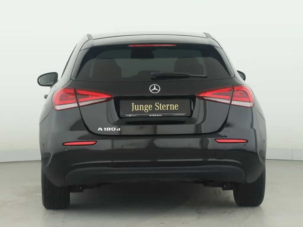 Mercedes-Benz A 180 d Automatik*Klimaautomatik*Rückfahrkamera* 09/2022-photo-3