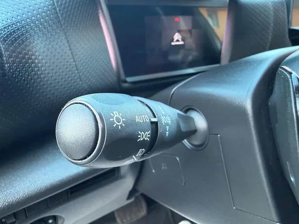 Citroën C4 1.2 PureTech Max Automatik EAT8 LED 1.Hand 12/2023-photo-26