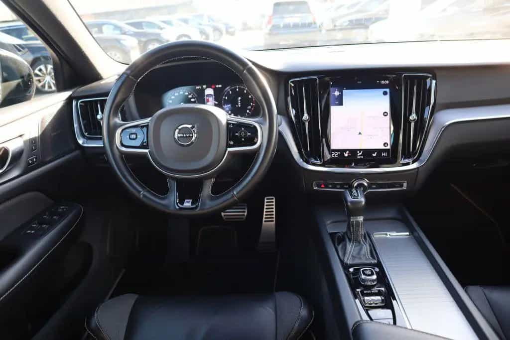 Volvo S60 T4 Geartronic RDesign|BLIS|NAVI|R-CAM|SHZG| 09/2020-photo-16