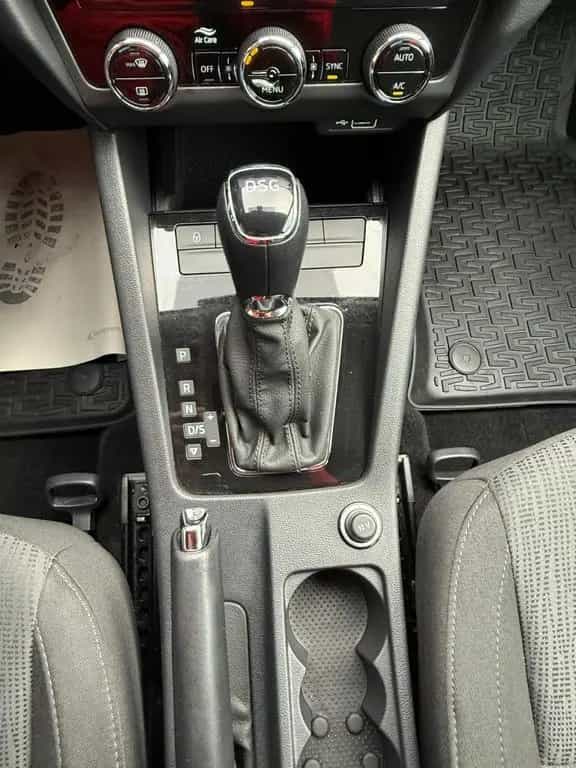 Skoda Octavia Automatik Style PDC Carplay Android Navi 06/2018-photo-9
