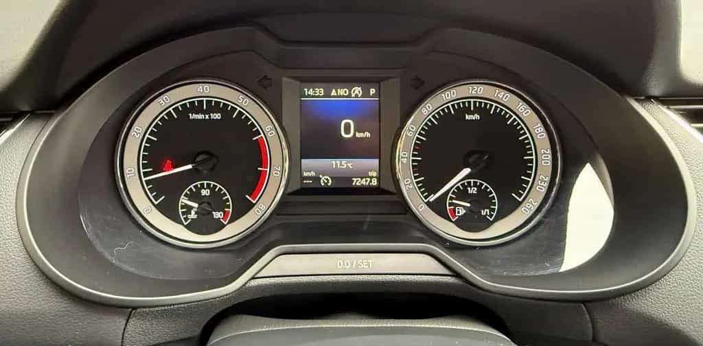 Skoda Octavia Automatik Style PDC Carplay Android Navi 06/2018-photo-19