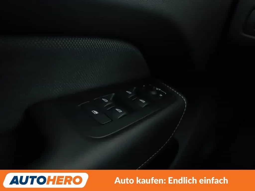 Volvo XC60 2.0 B5 Diesel R-Design AWD Aut.*NAVI*LED* 04/2021-photo-24