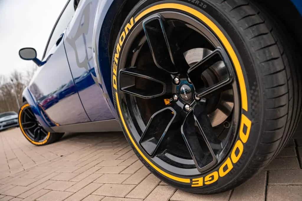Dodge Challenger 5,7 V8 HEMI WIDEBODY 09/2021-photo-17