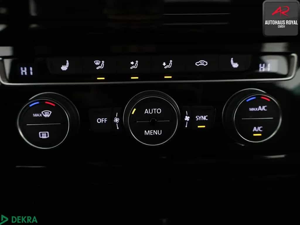 Volkswagen Golf VII Variant 1.4 TSI HIGHLINE PANO,BI-XENON 02/2016-photo-17
