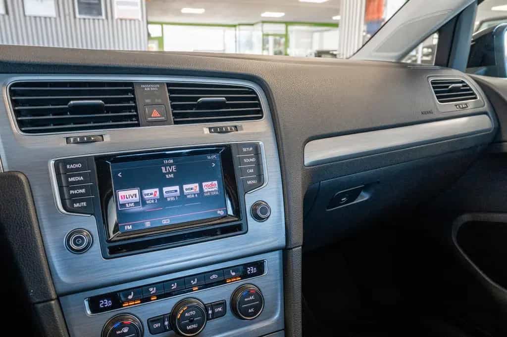 Volkswagen Golf VII 1.2 Benzin Highline Navi Kamera 03/2015-photo-21