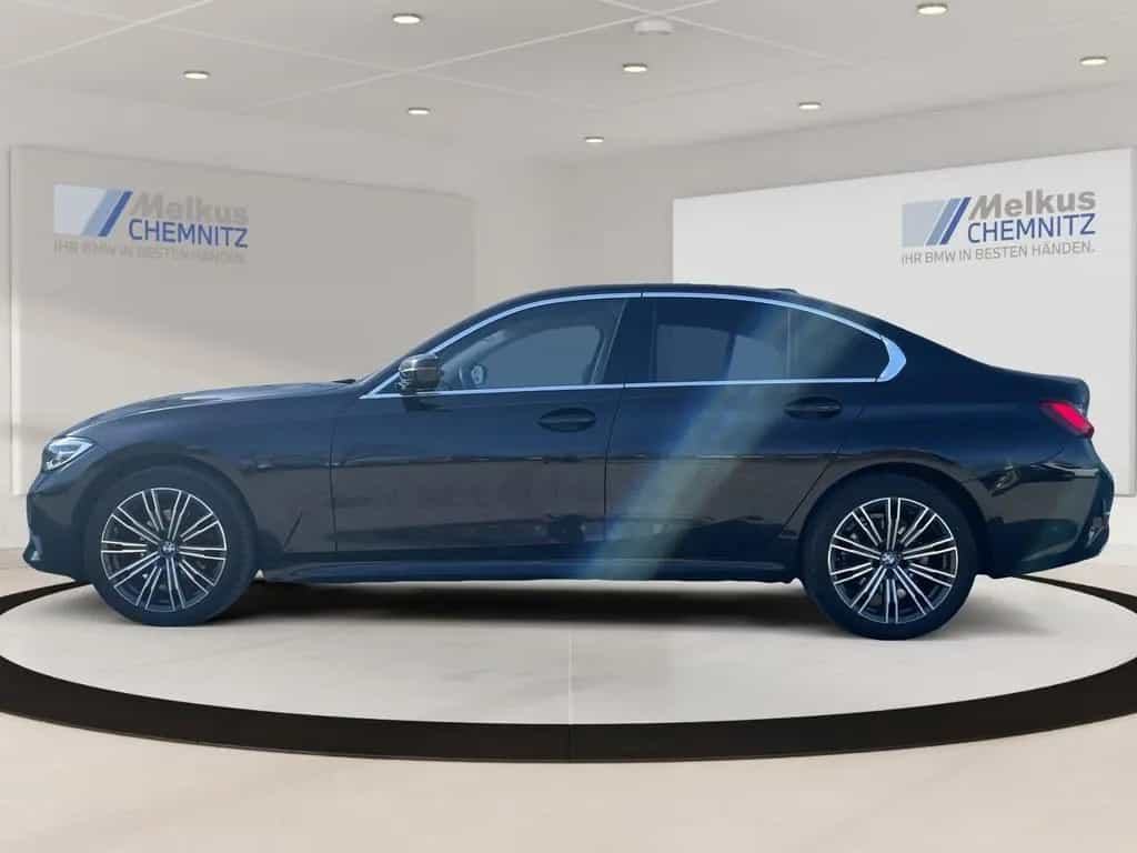 BMW 3 Series 320i xDrive Luxury/24 Monate Garantie/Leder/Driv 04/2020-photo-1