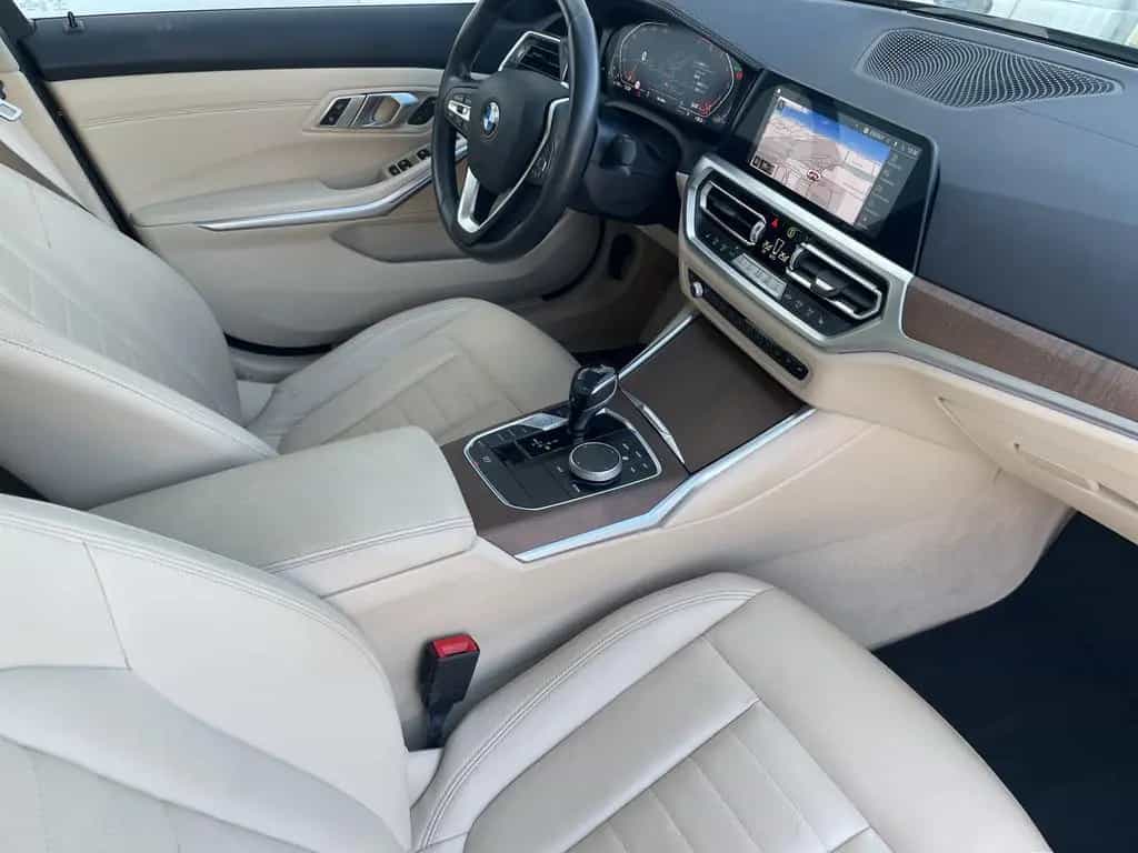 BMW 3 Series 320i xDrive Luxury/24 Monate Garantie/Leder/Driv 04/2020-photo-12