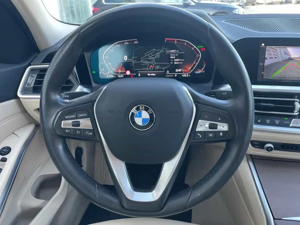 BMW 3 Series 320i xDrive Luxury/24 Monate Garantie/Leder/Driv 04/2020-photo-16