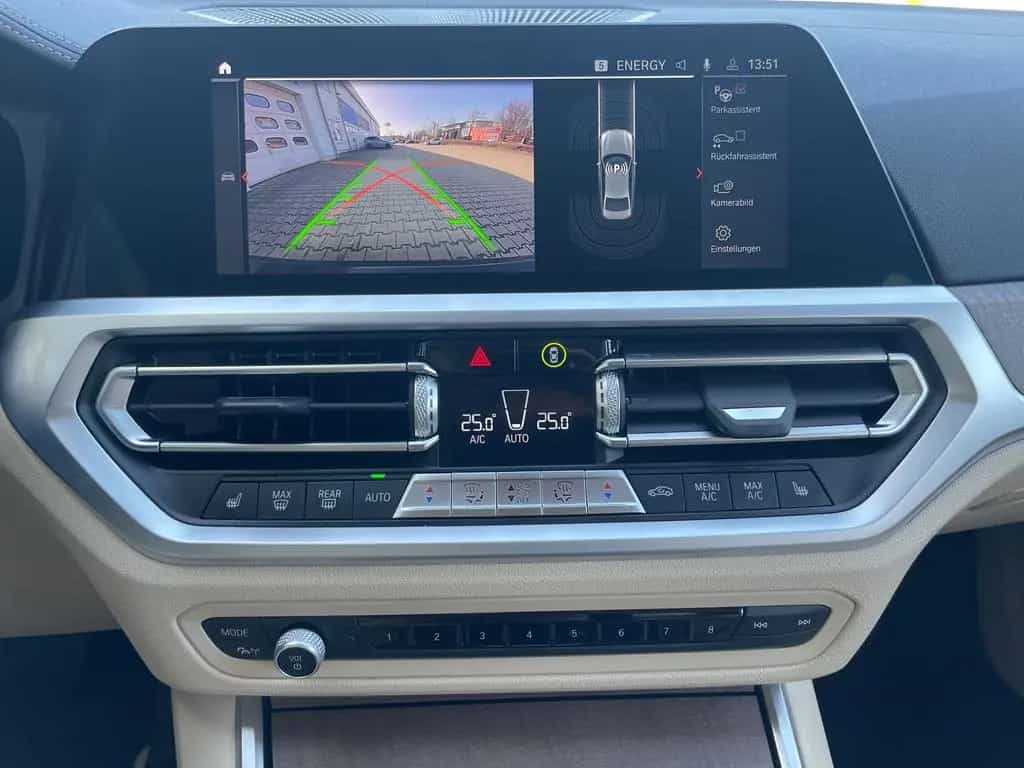 BMW 3 Series 320i xDrive Luxury/24 Monate Garantie/Leder/Driv 04/2020-photo-17